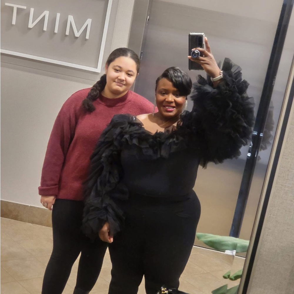 Black Ruffled Off-Shoulder bodysuit - Picture 2 of 3